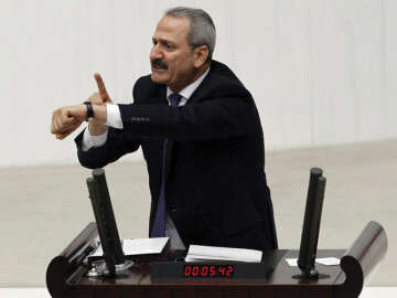 Zafer Çağlayan'la Bir Saat Hikayesi