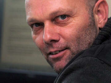 Cenk Çalışır, "Kelimelerin Gücüne İnanmak Gerek"