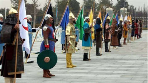 Aliyev'e Dombra'lı Karşılama