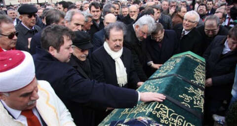 Cavit Çağlar'ın Annesi Son Yolculuğuna Uğurlandı