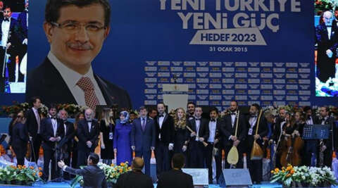 Davutoğlu'na Filarmonik Seçim Şarkısı