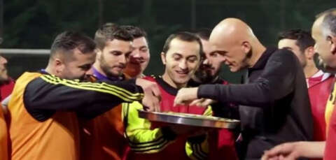 Efsane Hakem Collina, Baklavasına Oynanan Halı Saha Maçını Yönetirse...