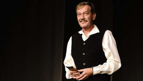 Ferhan Şensoy oyununa saldırı