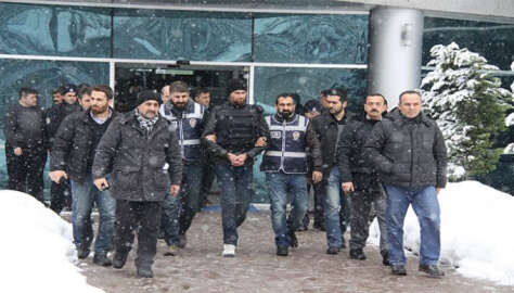 Güray Efe cinayetinde mahkeme ertelendi