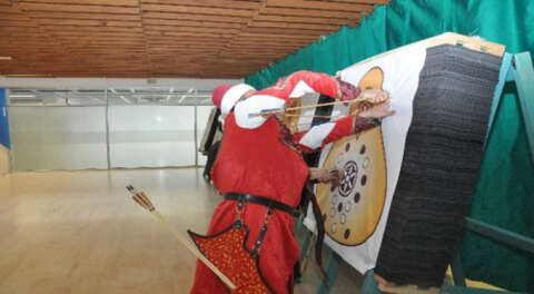 Yaylarını birincilik için gerdiler