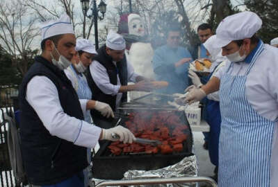 Huzurevi sakinlerinden karda mangal partisi