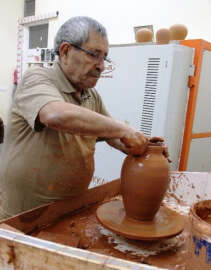 68 yıldır seramikçilik yapıyor