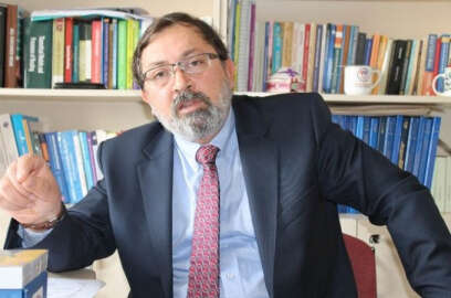 (Özel Haber) Doç. Dr. Ergün Öztürk: "El yazısı öğrenciler açısından daha olumlu"