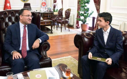 Adalet Bakanı Bozdağ, TEOG birincisini makamında ağırladı