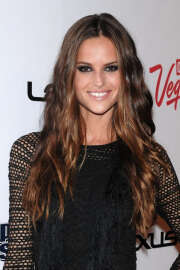 Izabel Goulart da dosso Dossi Fashion Show’a geliyor