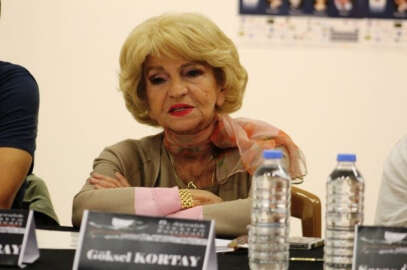 Ayvalık’ta Türk Tiyatrosu’nun ünlü isimleri seyirciyle söyleşti