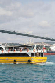 Fenerbahçe bayrağı Şehitler Köprüsü’ne tekrar asıldı