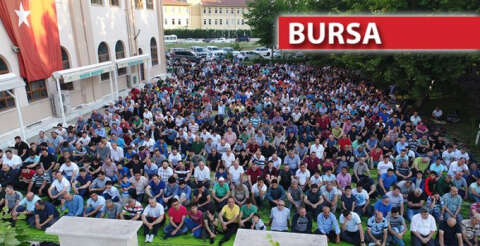 Bursa'da camiler doldu, vatandaş sokağa taştı