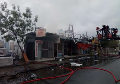 Ümraniye’de yapı market malzemeleri deposunda büyük yangın