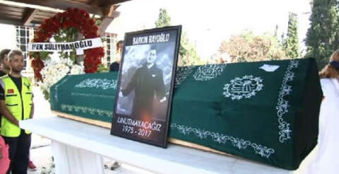 'Altın elbiseli adam' son yolculuğuna uğurlandı