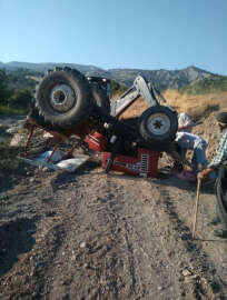 Traktör takla attı: 2 yaralı