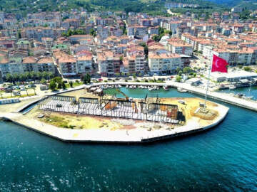 Türkiye’nin dev bayrağı Kocaeli’nden yükseldi