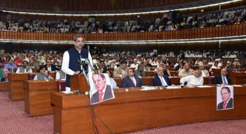 Pakistan’ın yeni Başbakanı Abbasi, Navaz Şerif’le görüştü