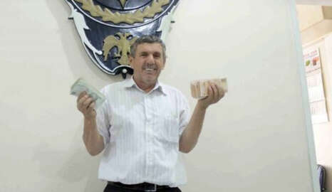 Çektiği krediyi dolandırıcılara yatırırken vatandaşlar kurtardı