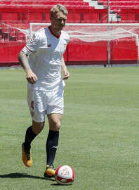 Kjaer Sevilla’ya imzayı attı