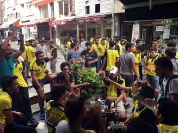 Fenerbahçe taraftarları Sturm Graz maçı öncesi Kadıköy’ü doldurmaya başladı