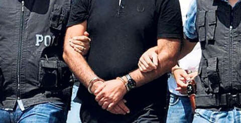 İzmir'de 3 göçmen kaçakçısı tutuklandı, 49 göçmen yakalandı