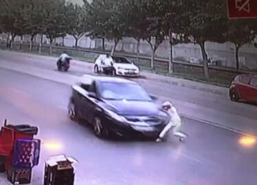 Batman’da 1 çocuğun yaralanmasına neden olan kaza güvenlik kamerasına yansıdı