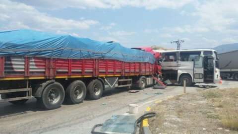 Kastamonu’da tır ile otobüs çarpıştı: 25 yaralı