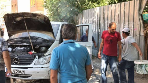 Yanan arabayı otoparka bıraktı