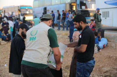 İHH Arsal’dan tahliye edilen kafileyi karşıladı