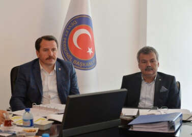 Memur-Sen Genel Başkanı Yalçın çalışmaları süren komisyon üyelerini ziyaret etti