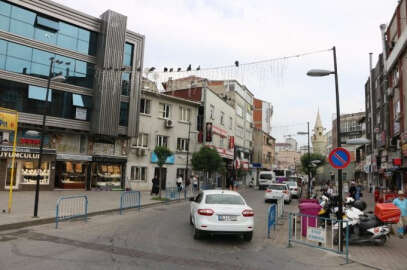 Eyüp’te elektrik direkleri ve hatları yenileniyor