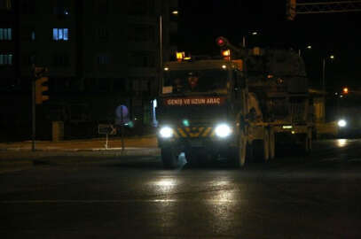 Gece Suriye sınırına obüs topu sevkiyatı