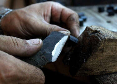 (Özel Haber) Oltu taşına hayat veren eller