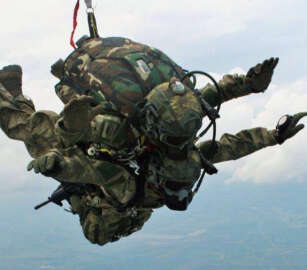 Türk Özel Kuvvetleri askeri paraşütçülükte zirvede