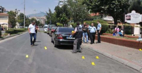 Yol verme kavgasında 3 kardeş bacaklarından vuruldu