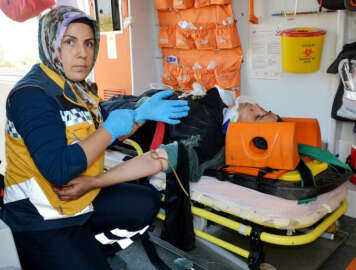 Kazada yaralanan annenin feryadı: "Ne olur yavrularımın bir sesini duyayım"