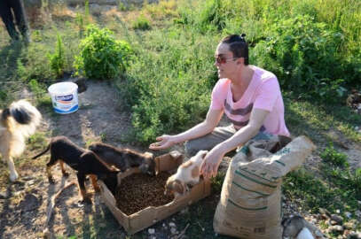 İzmirli şarkıcı Eylül Metin’den petshop tepkisi: “Sizde hiç vicdan yok mu”