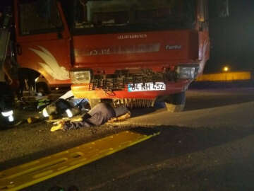 Savrulan kamyonun kapısından dışarı fırladı