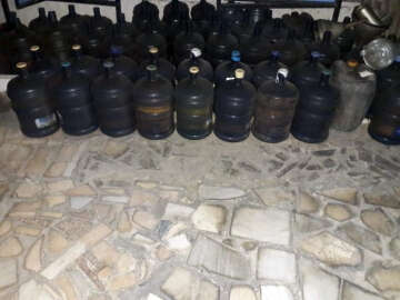 Kavun tezgahında kaçak akaryakıt satarken yakalandı