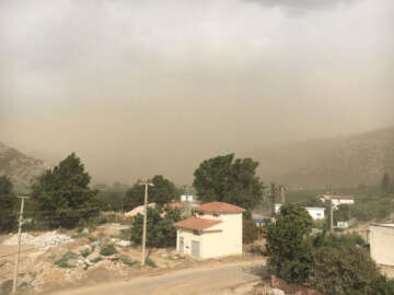 Selçuk toz bulutu altında