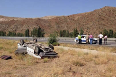 Hurdaya dönen araçtan sağ çıktılar