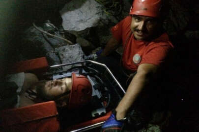 Kayalıklarda mahsur kalan İngiliz turist için nefes kesen kurtarma operasyonu