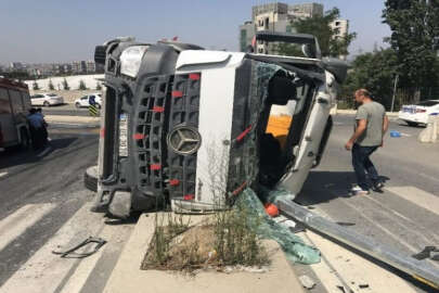 Beton mikseri devrildi, ortalık savaş alanına döndü