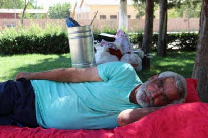 Evi yıkıldı, ailesi terk etti şimdi parkta yaşıyor