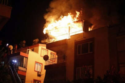 Evde yalnız bırakılan çocuk oyuncakla evi yaktı