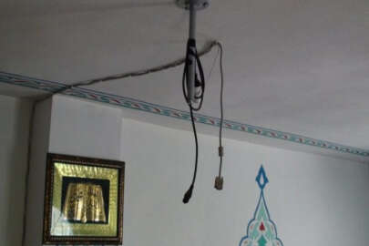 Sultanbeyli’de camiye giren hırsız projeksiyon cihazını çaldı