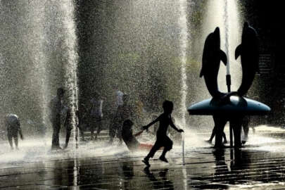 (Özel Haber) Sıcaktan bunalan çocuklar fıskiyelerde serinledi