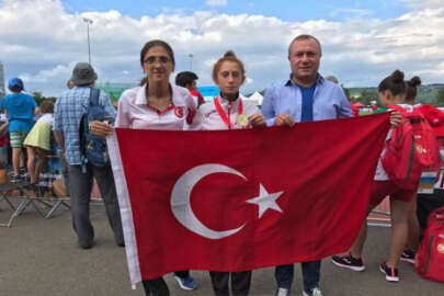 Burhaniye’de altın kız Muhsine’ye görkemli karşılama