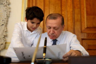 Cumhurbaşkanı Erdoğan, torunu Ömer Tayyip’le çekilen fotoğraflarını sosyal medyadan paylaştı